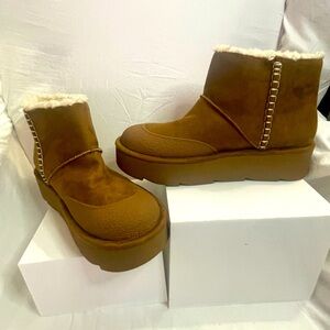 Zara winter suede Sherpa ankle winter boots/ tan/ size 10